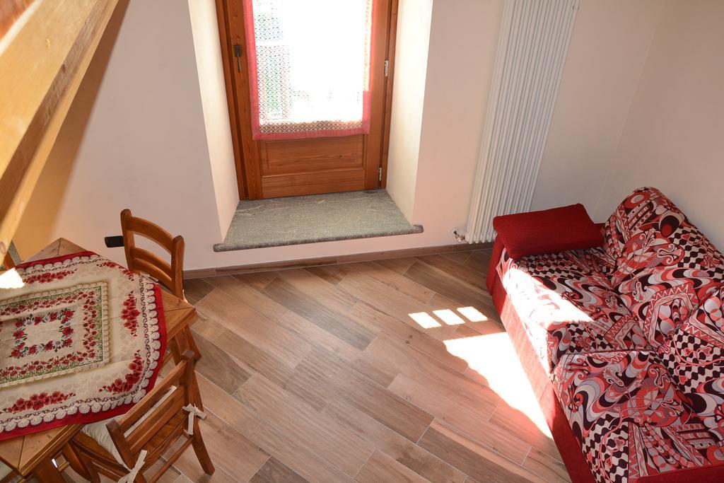 Lo Coppa Fen Apartment Aosta Ruang foto