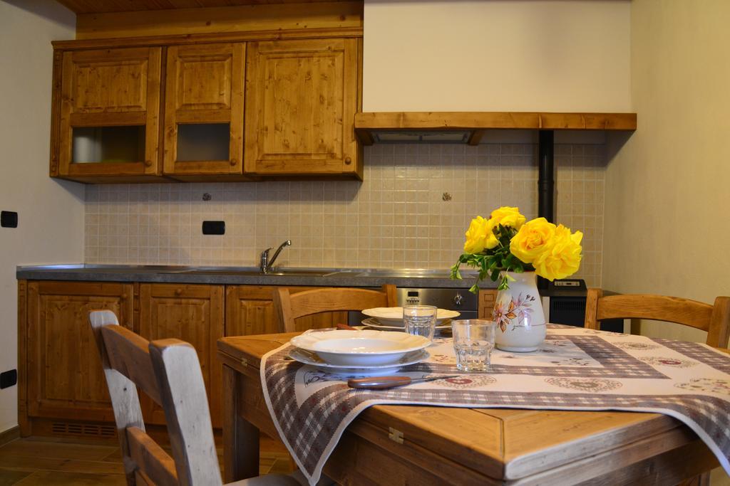 Lo Coppa Fen Apartment Aosta Ruang foto