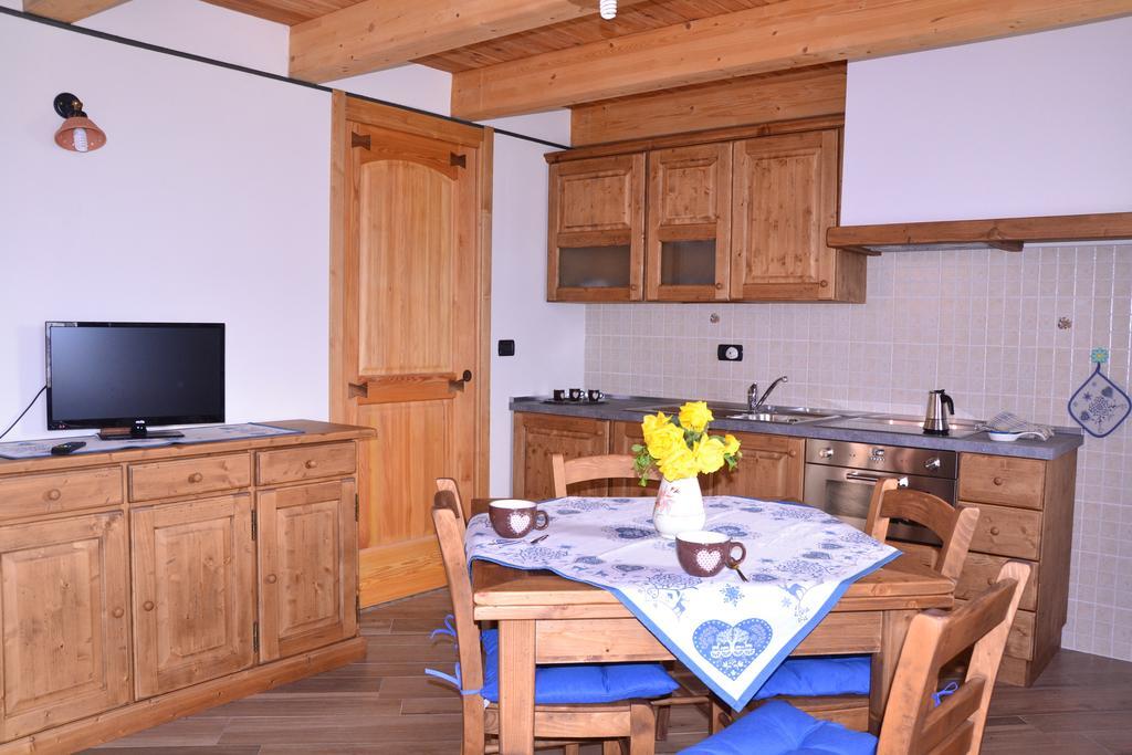 Lo Coppa Fen Apartment Aosta Ruang foto
